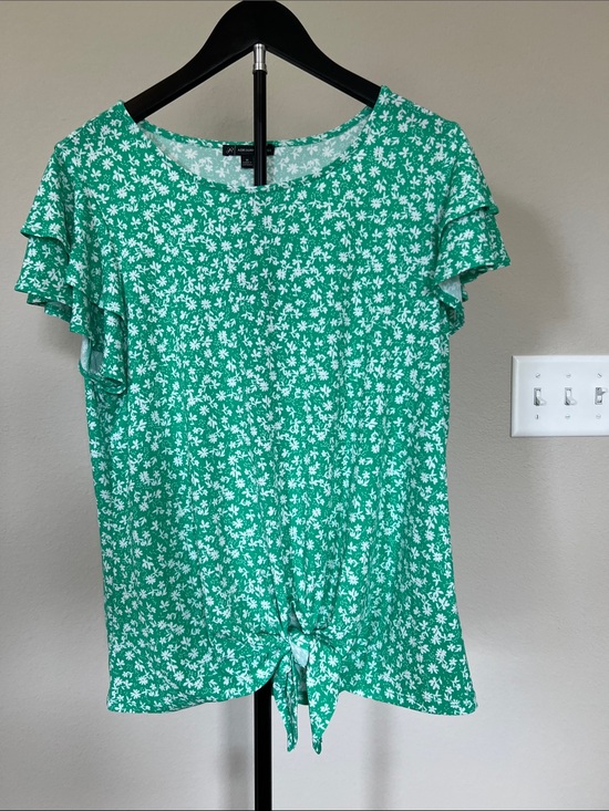 Adrianna Papell Tops - Adrianna Papell Green Floral Tie-Front Flutter Sleeve Top